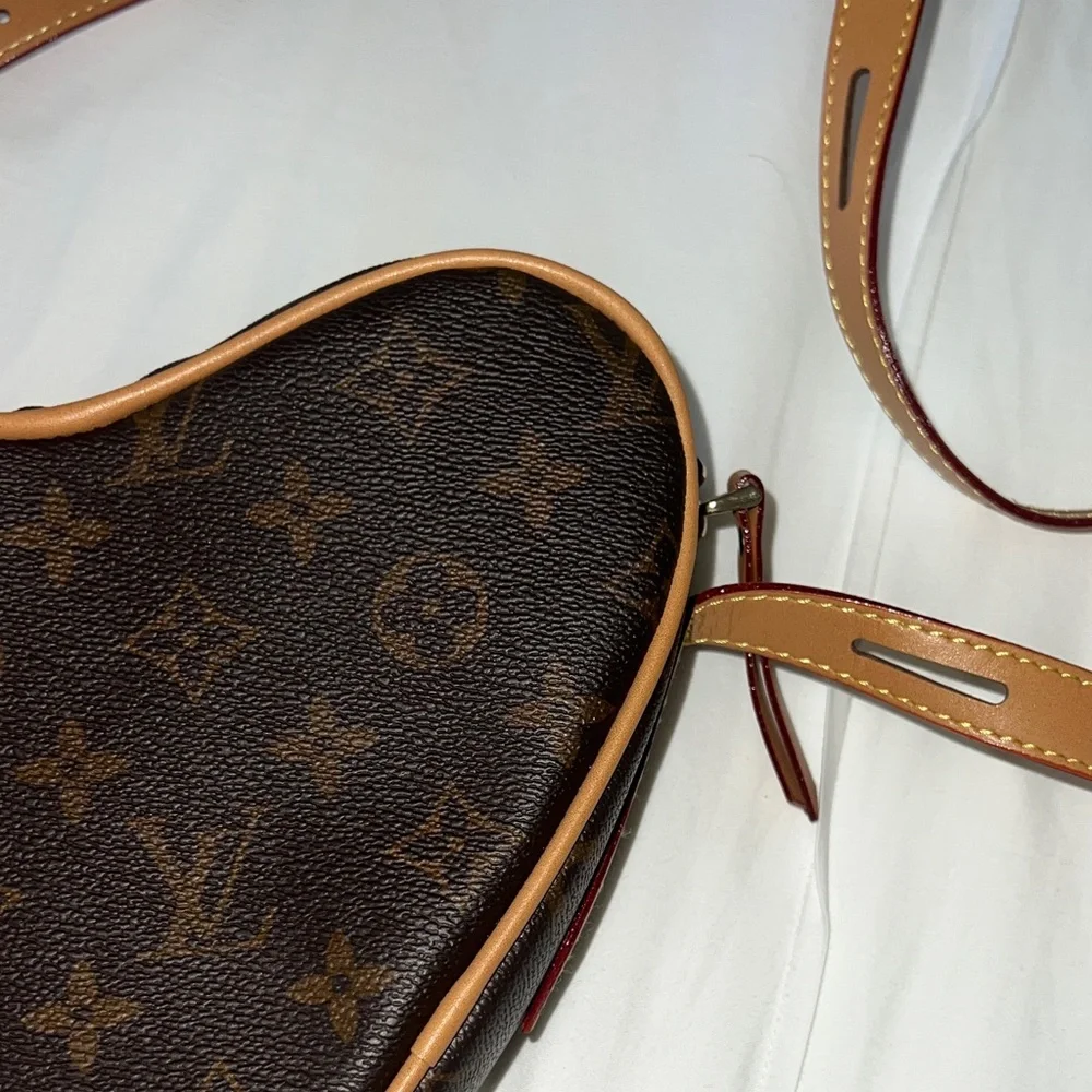 Louis Vuitton Heart-Shaped Monogram Crossbody Bag with Red Accent - Picture 6 of 17